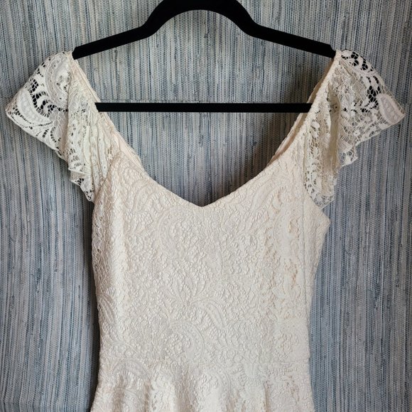 NWT RNB Rich and Beautiful Lace Crochet Short Sleeve V Neck Midi Dress Size XS - Picture 2 of 10